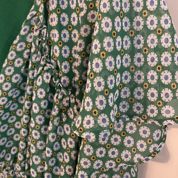 Max Studio Flutter Sleeve Floral Dress - Picture 5 of 8